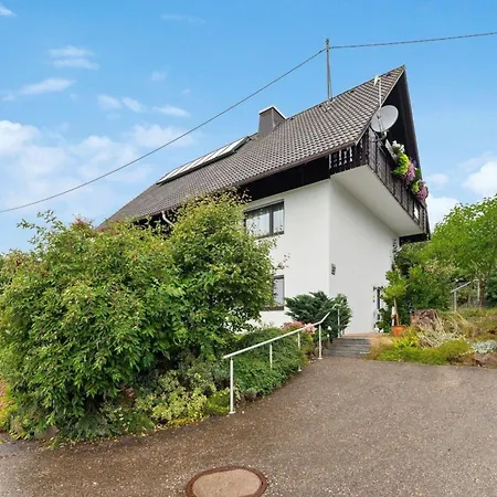 In Schwarzenbach Mit Terrasse, Garten Und Grill